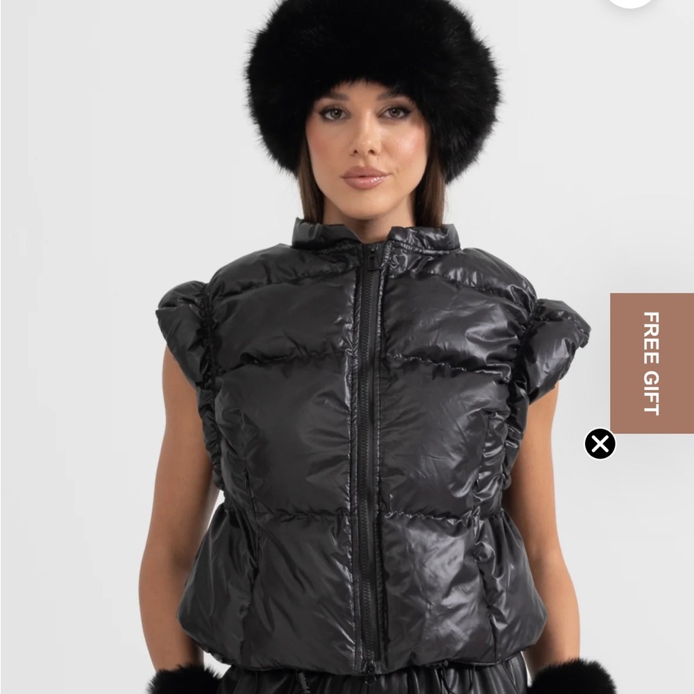 Black Puffer Vest with Fur TrimHigh Fashion Puffer Vedt